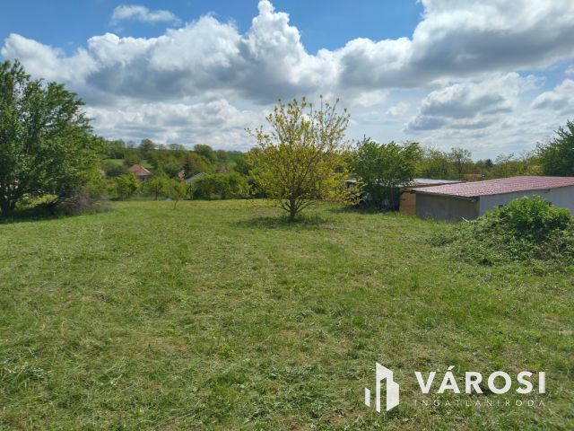 Ritka lehetőség Tinnyén – 831 m²-es telek