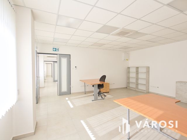 940 m2-es ipari csarnok + 300 m2-es szuper iroda kiadó